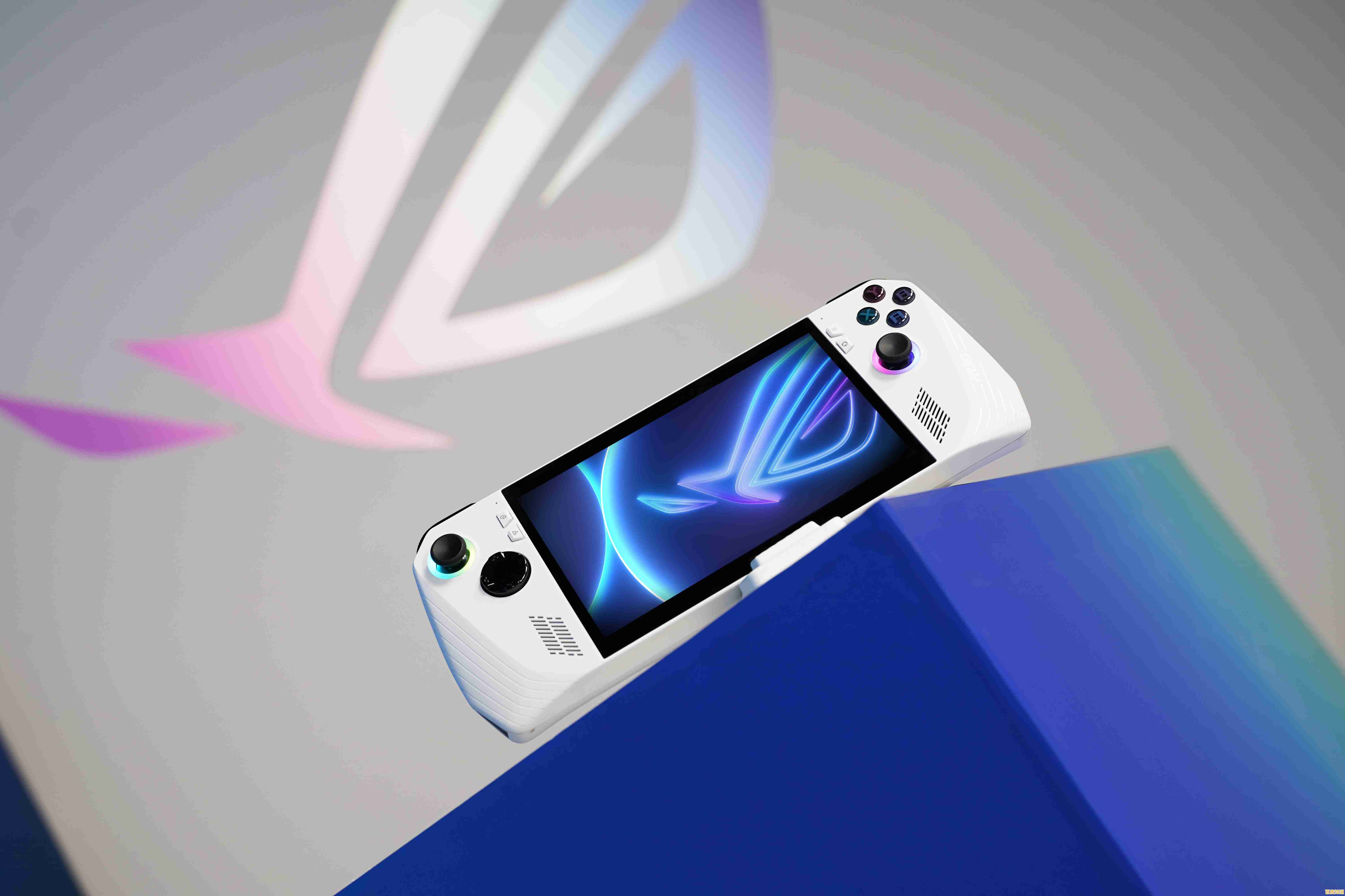 升级Windows 11无需换硬件，AMD CPU用户畅享新系统强大功能