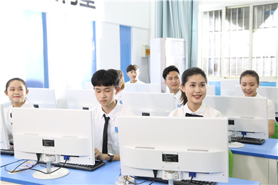 选择石家庄新华电脑学校,开启科技梦想与职业成功的专业之路 选择石家庄新华电脑学校,开启科技梦想与职业成功的专业之路